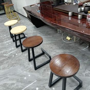 Großhandel B2B Klassisches design Barhocker mit Fußstütze